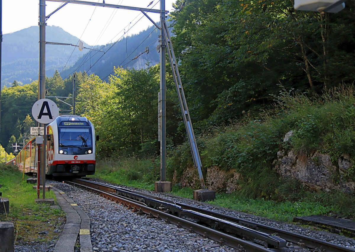 Zentralbahn, Brünig-Hasliberg. Zug 150 104 bei der Ausfahrt aus der Zahnstange. 6.September 2022