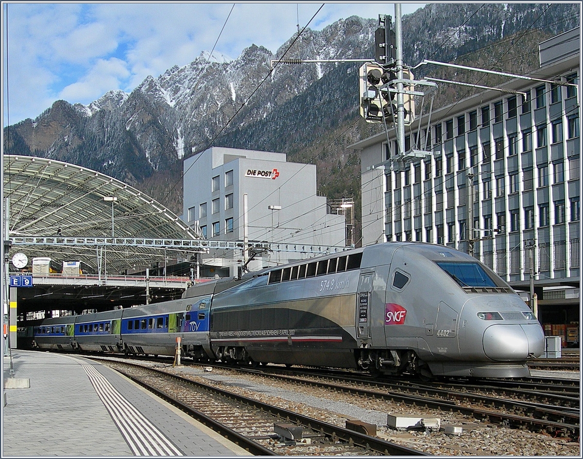 Ziel und Zweck der Reise: eine Fahrt mit dem TGV von Chur nach Zürich. Aber dass ich gleich an Bord des schnellsten Zuges der Welt fahren durfte, war dann doch ein Überraschung. 
22. März 2008 