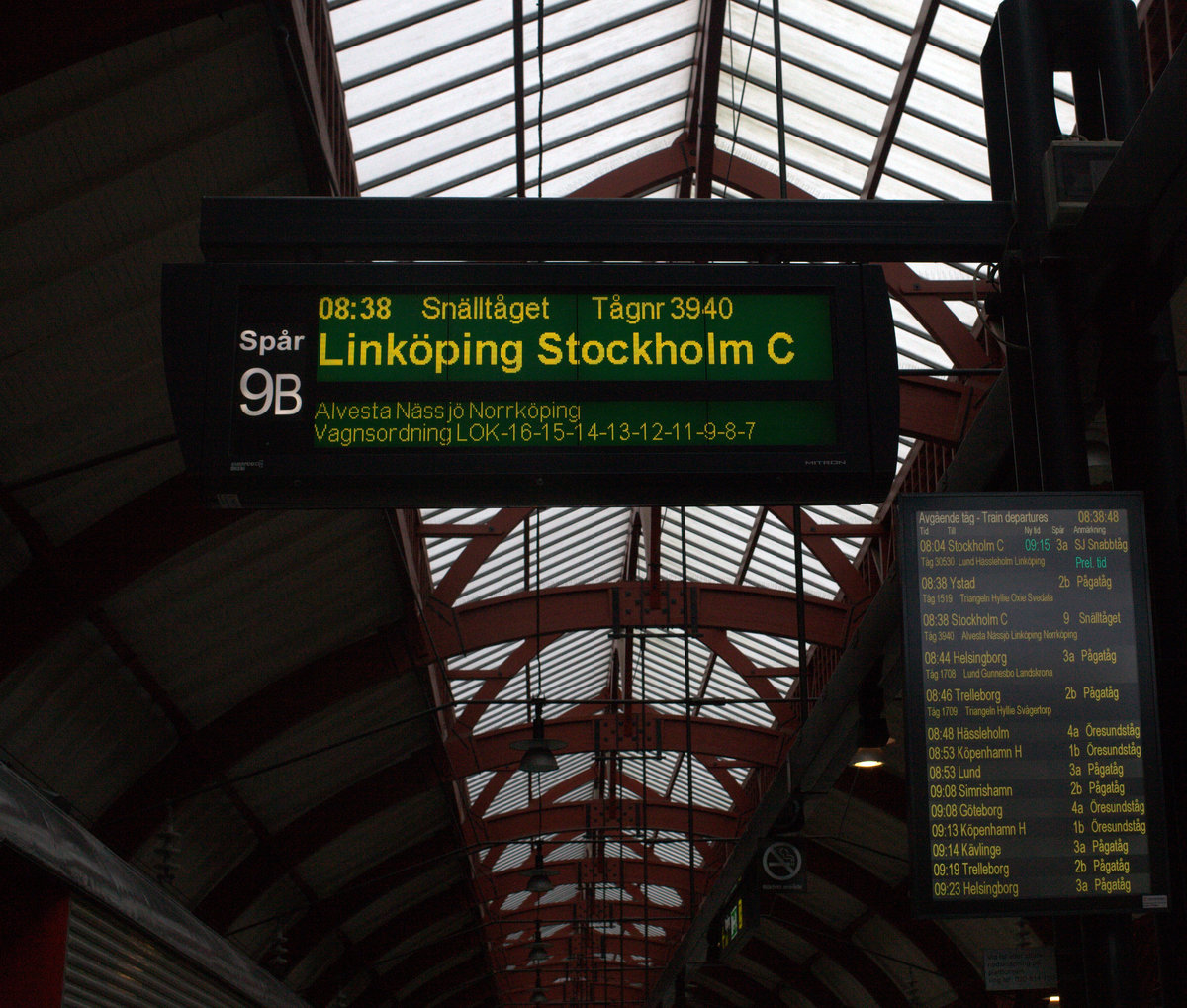 Zielanzeige in Malmö, Schnellzug nach Stockholm über Linköping. 22.10.2016 08:37 Uhr