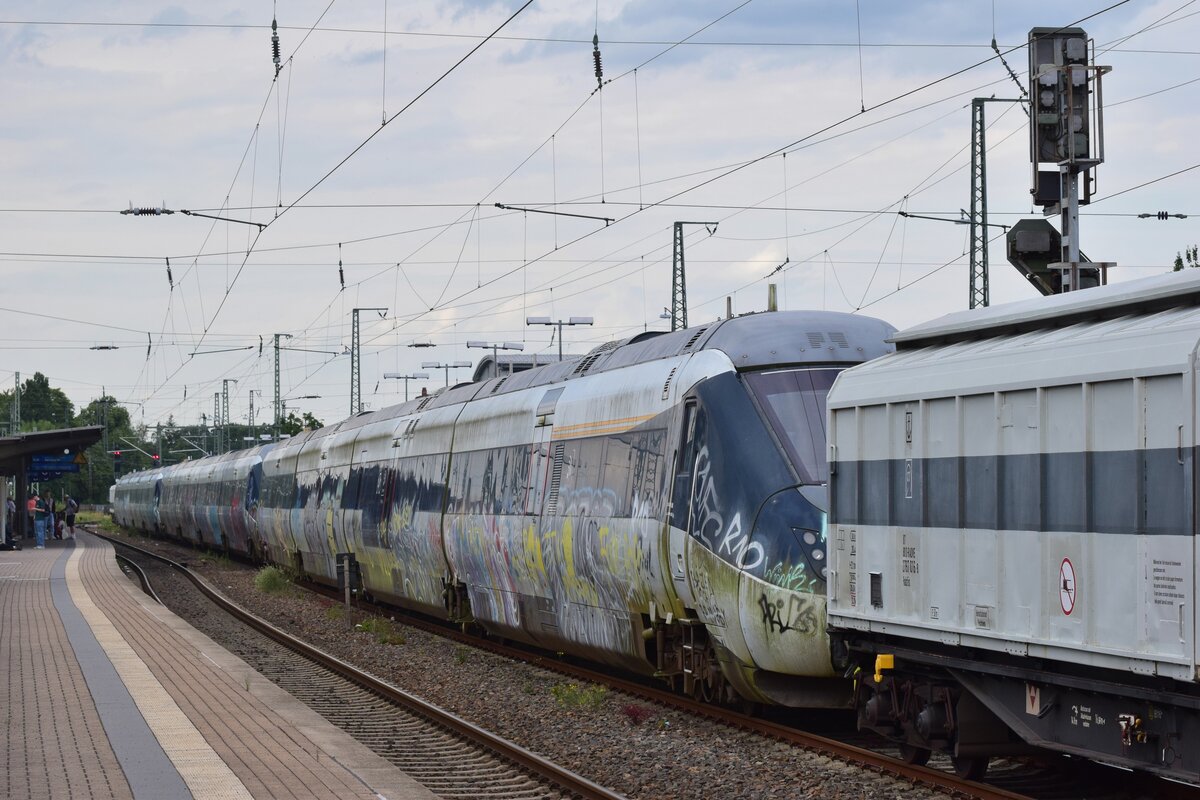 Ziemlich mitgenommen sehen die 3 IC4 Züge 5883, 5834 und 5877 aus. In Lüneburg wurde ein Tankstop für die Lok eingelegt as ein paar Aufnahmen der einzelnen Fahrzeuge ermöglichte. Die Triebzüge sind auf den Weg von Dänemark nach Rumänien wo sie eine neue Heimat finden.

Lüneburg 14.07.2023
