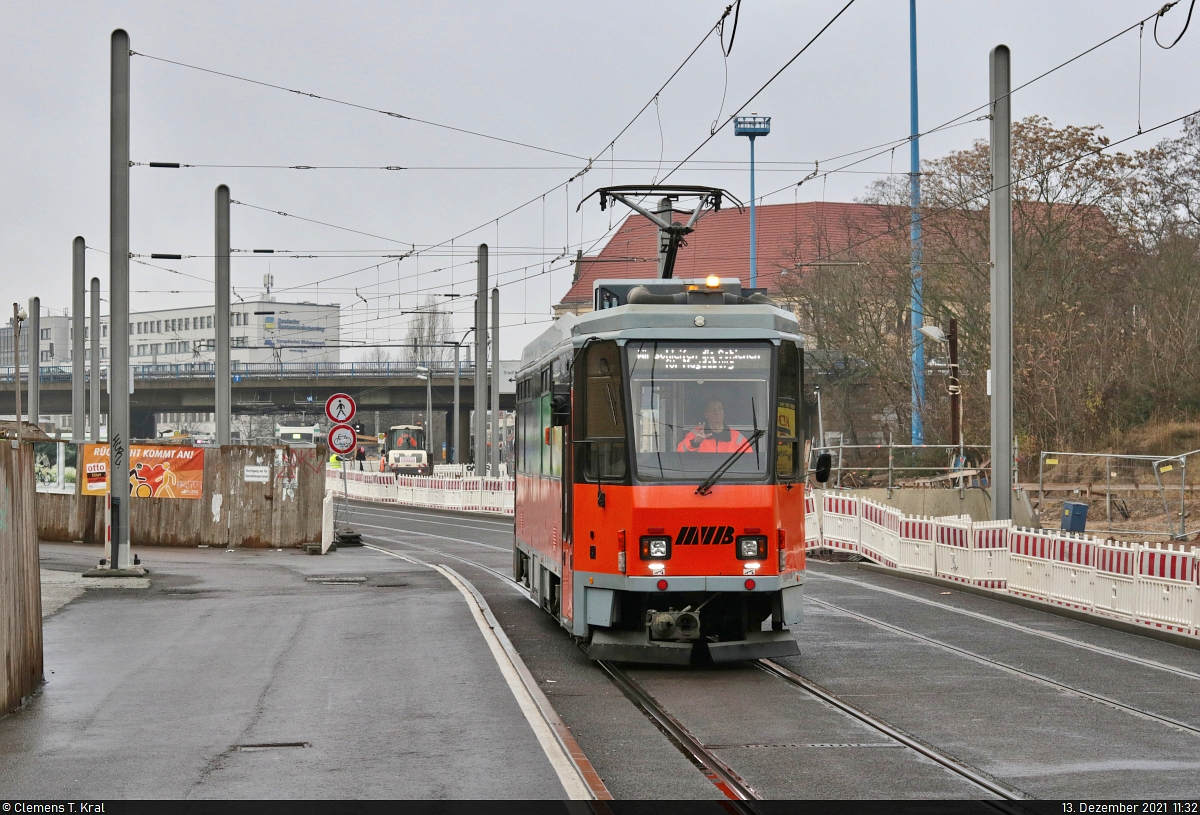 Ziemlich oft gesehen hatte ich in Magdeburg bereits den Schienenschleifwagen Tatra T6A2. In der Ernst-Reuter-Allee gelang spontan eine Aufnahme von Wagen 703 oder 704.

🧰 Magdeburger Verkehrsbetriebe GmbH & Co. KG (MVB)
🕓 13.12.2021 | 11:32 Uhr