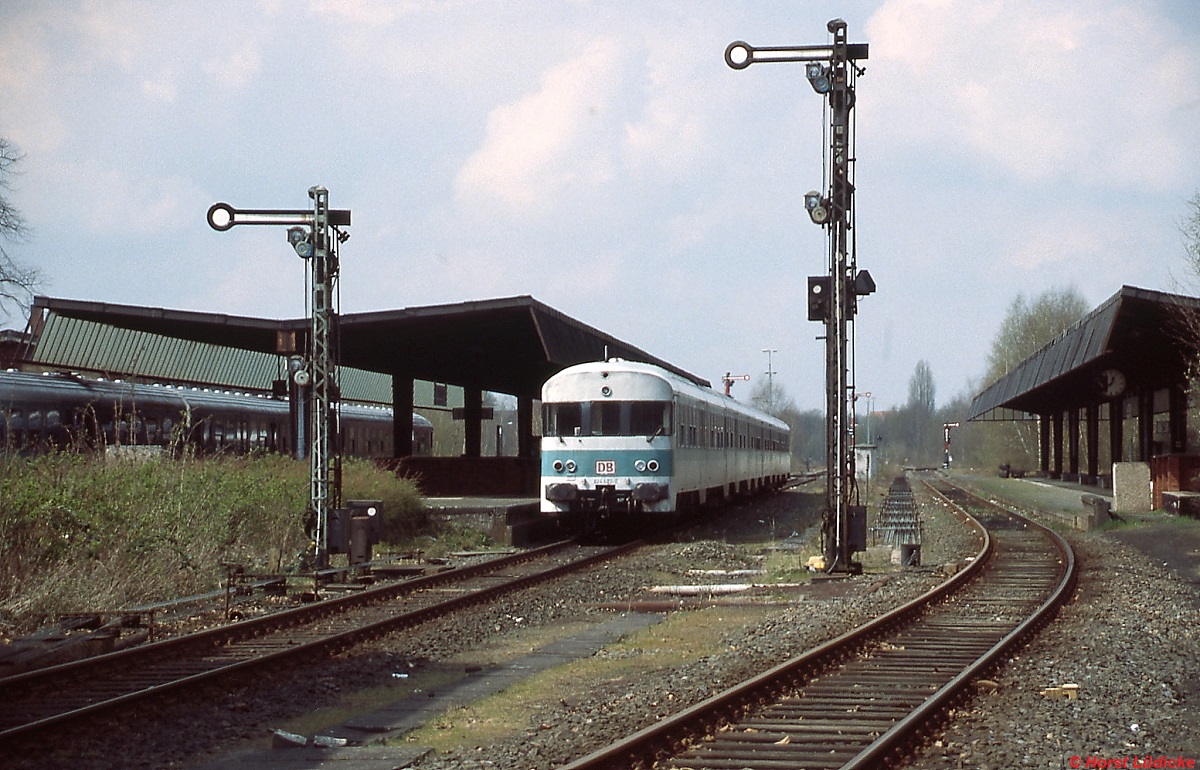 Ziemlich verlassen wirkt der Bahnhof Gronau im März 2000, als ein 624 dort auf die Abfahrt in Richtung Coesfeld wartet