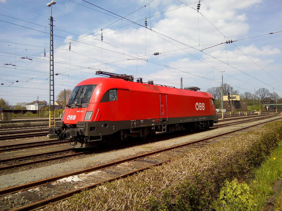 Ziemlich weit weg von zu Hause, die ÖBB 1116 122 zu Besuch in Minden(Westfalen). Aufnahme vom 30.4.2017