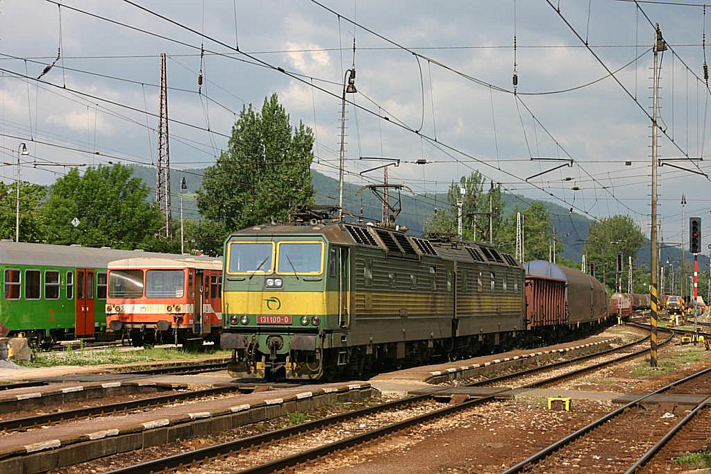 Zilina 1.6.2005
Elektrolok 131100 kommt mit einem Gterzug aus Richtung Tschechien an.