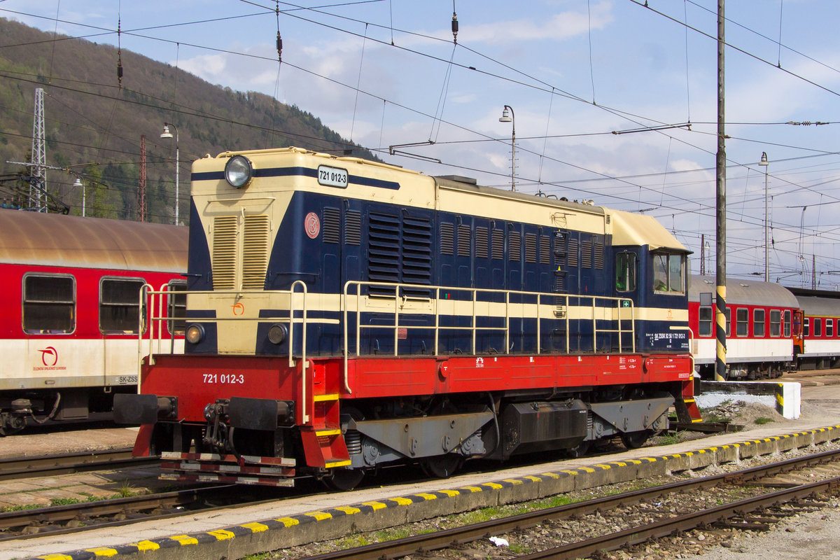 Zilina am 24. April 2019: Der Hector 721 012-3 steht immer noch tagtäglich im Rangierdienst. 