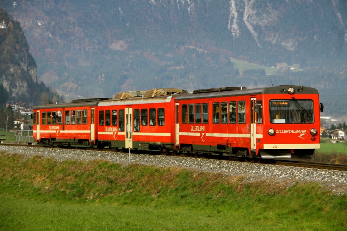 Zillertalbahn VT 3 + B4 38 + VT 6 von Jenbach Richtung Mayrhofen am 22.11.14