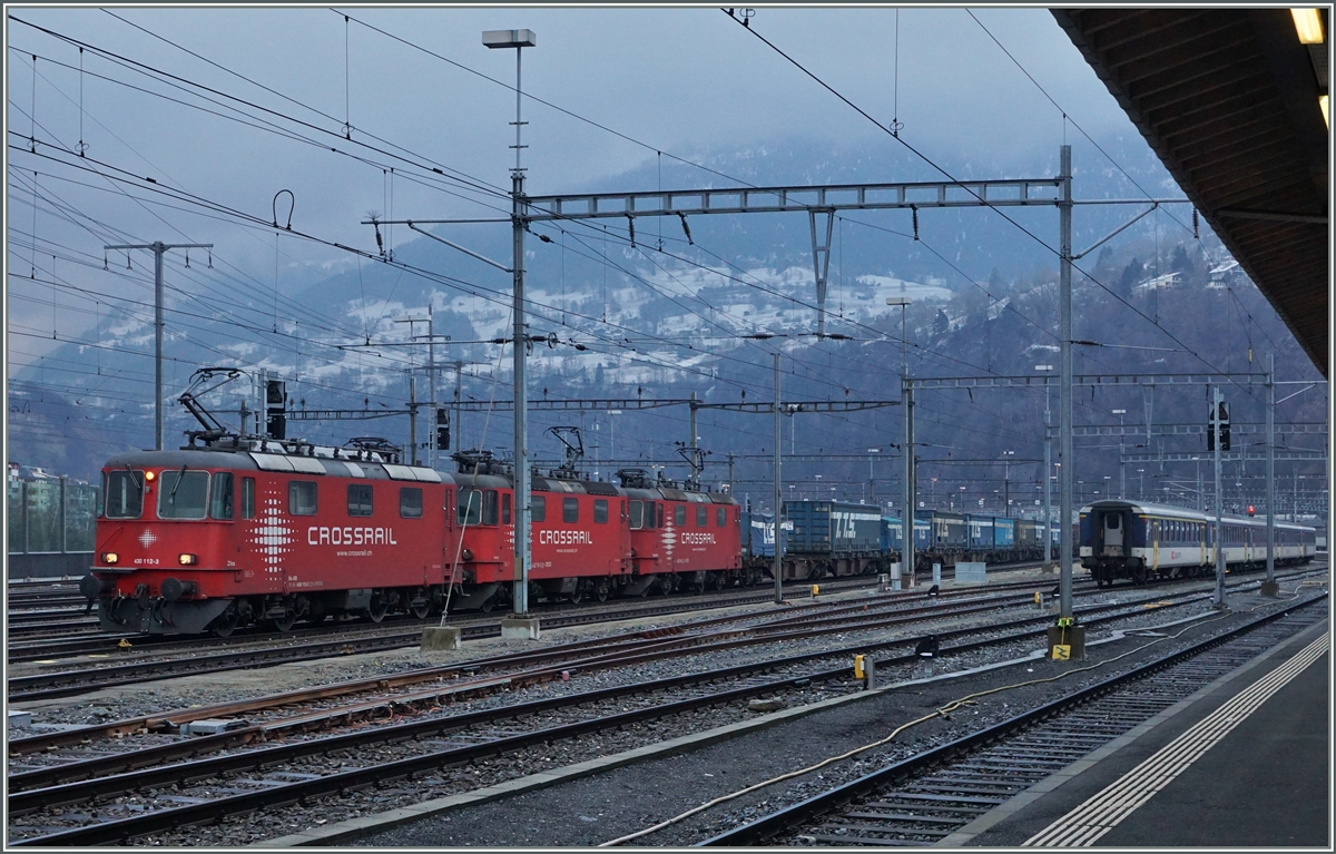Zita, Ivon und Natalie warten in Brig auf die Weiterfahrt Richtung Norden.
Hier noch die UIC Nummern der  Damen : 91 85 4430 112-3 CH-CROSS, 91 85 4430 115-6 CH-CROSS und 91 85 4430 114-9 CH-CROSS.
19. Feb. 2016