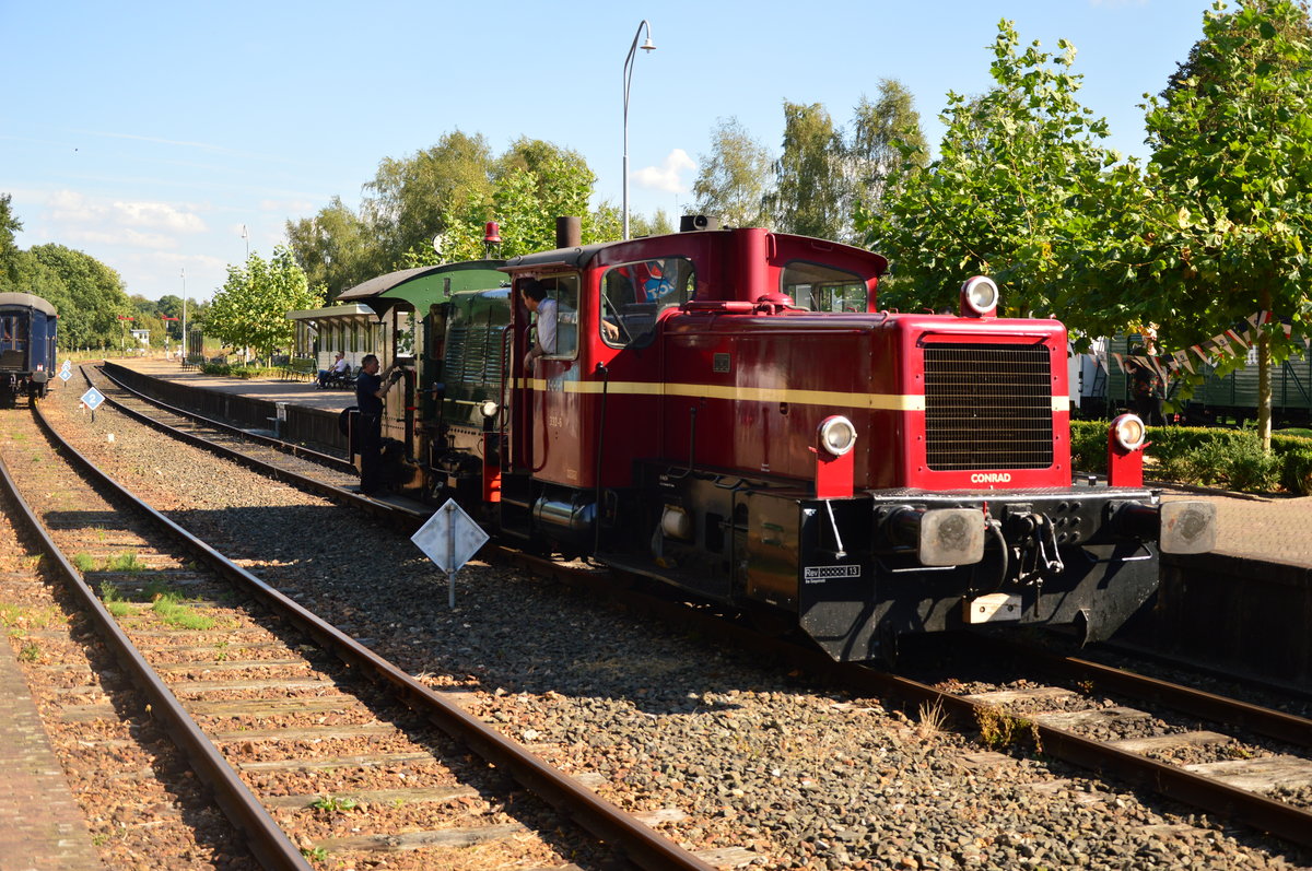 ZLSM Rangierlok Conrad mit einer niederländischen Rangierlok auf Gleis 2 in Simpelveld am Sonntag den 25.9.2016