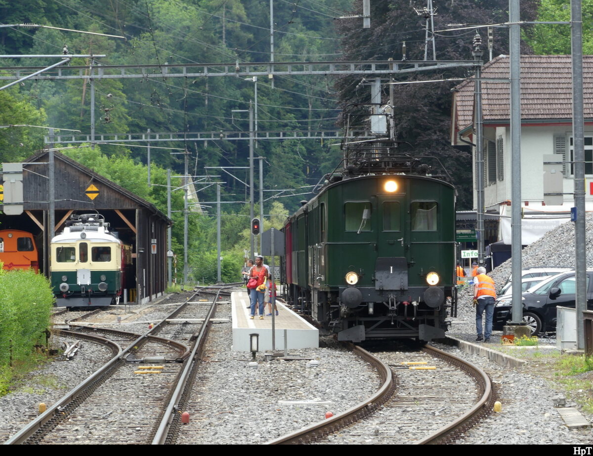 ZMB - Blick auf dem Bahnhof von Sihlwald am 26.06.2022 .. Standort des Fotografen ausserhalb der Geleisanlage