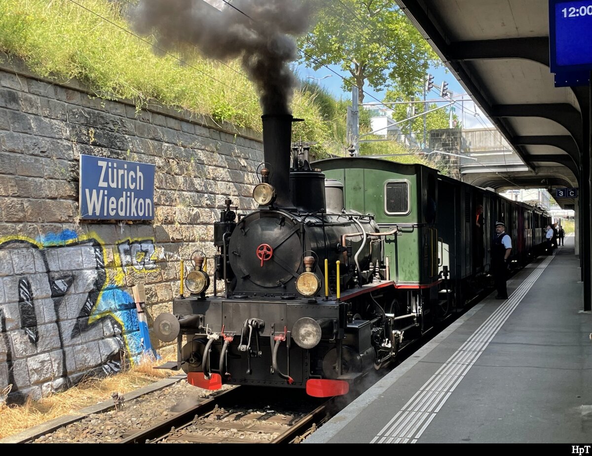 ZMB - Dampflok E 3/3  2 mit Extrazug im Bahnhof Zürich Wiedikon am 26.06.2022