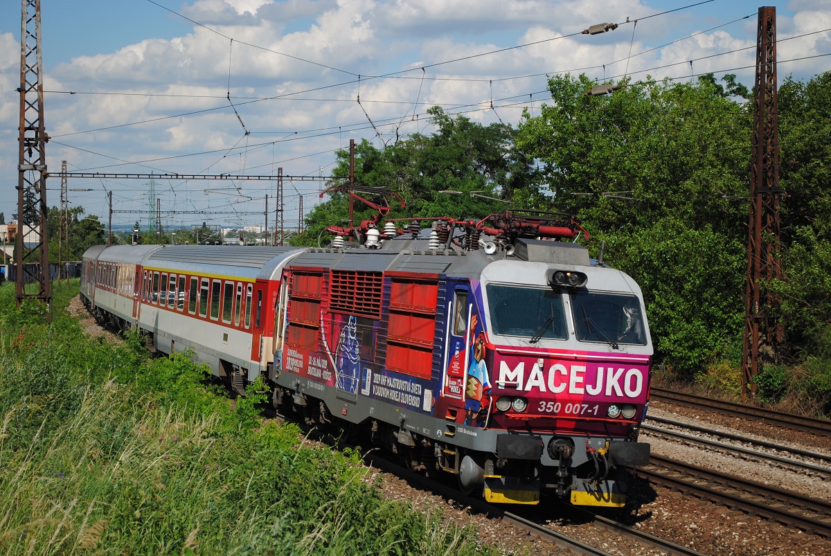 ZSR 350 007 zwischen Bratislava - Vinohrady und Bratislva hlavna stanica. (21.06.2019)
