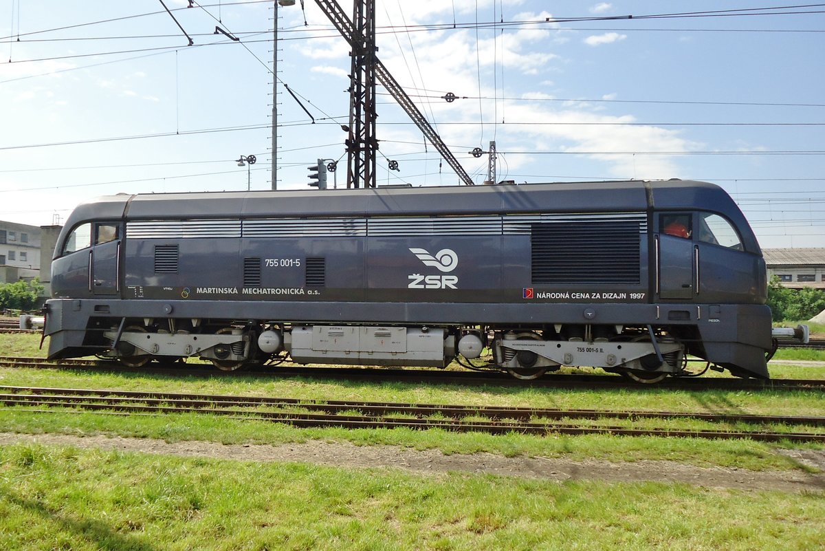ZSR baute in die 1990er Jahren eine Brejlovec Diesellok Reihe 753 grundlegend um zu m 755 001. Leider blieb es wegen Finanzschwierigkeiten beim diesen Einzelstück. Am 30 Mai 2015 wurde der Prototyp in Vrutky Nakladi STanica auf den Chip gesichert.