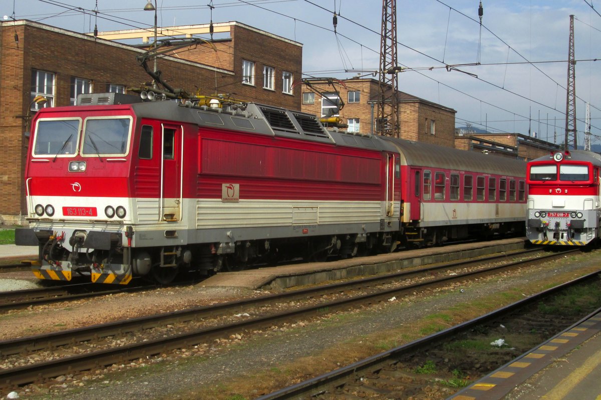 ZSSK 163 113 steht abfahrtbereit in Zilina am 29 Mai 2015.