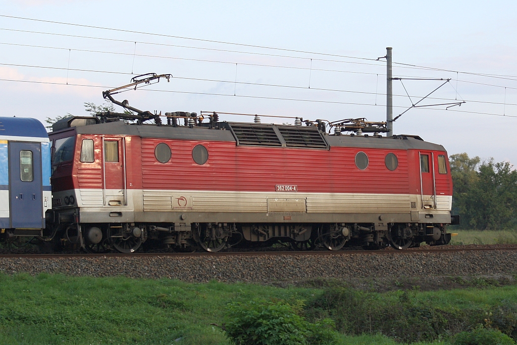 ZSSK 362 004-4 am 27.September 2014 mit dem EC131 von Warszawa Wschodnia nach Budapest-Keleti kurz nach dem Bf. Beclav.