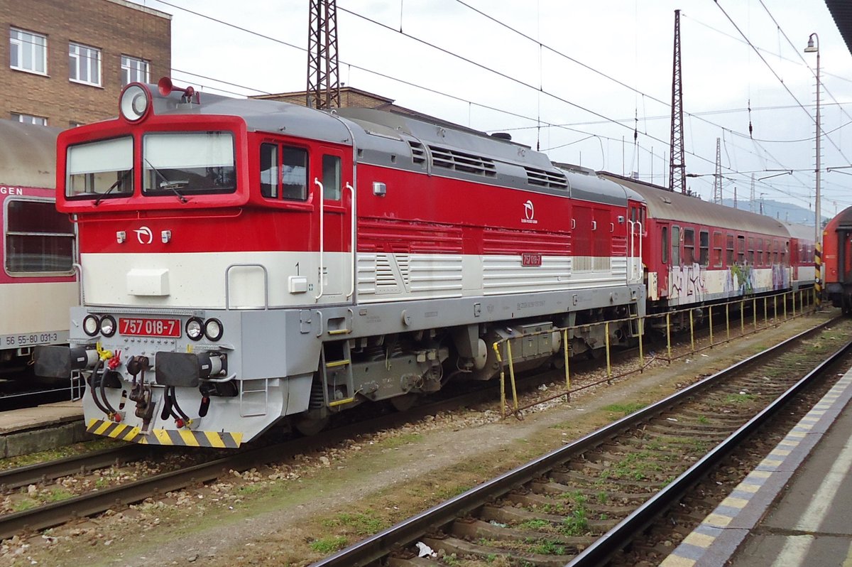 ZSSK 757 018 steht am 30 Mai 2015 in Zilina und wartet auf deren nächste Einsatz.