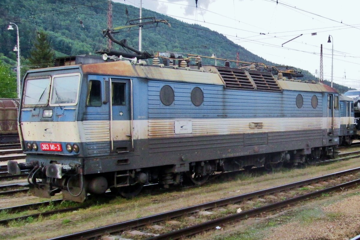 ZSSL Cargo 363 141 lauft am 29 Mai 2015 um in Zilina.