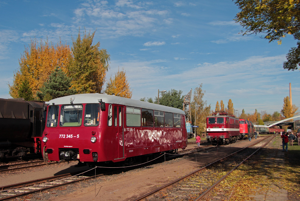 Zu den 12.Leipziger Eisenbahntagen im Eisenbahnmuseum Leipzig war am 19.10.2013 eine Auswahl von Fahrzeugen des Erfurter Bahnservice zu sehen, hier der LVT 772 345-5.