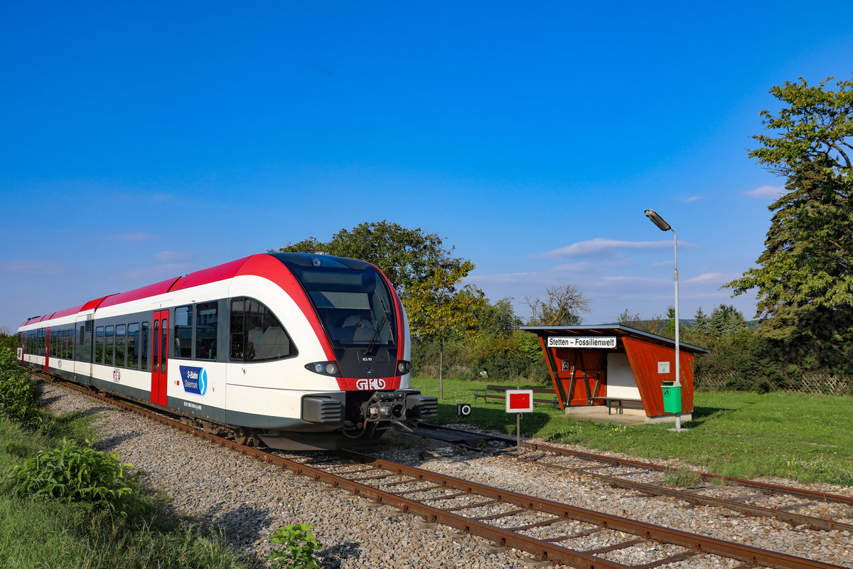 Zu den Fossilien zählt 5063.10 wohl noch nicht. 
Kurzer halt für die Fahranfrage beim Fahrdienstleiter. 
16.09.2018
