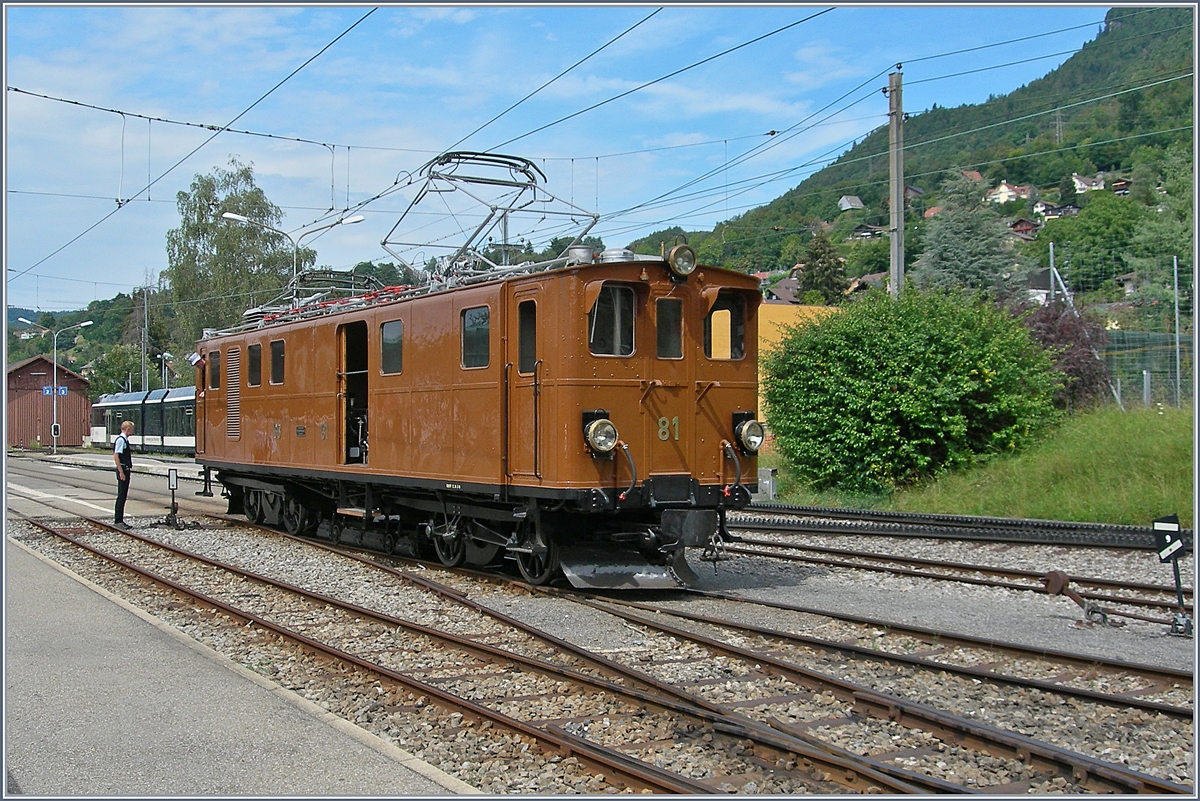 Zu meiner Freude stand an diesem Sonntag, wieder einmal die faszinierende Bernina Bahn Ge 4/4 81 im Einsatz; das Bild zeigt die Lok beim Umfahren in Blonay.

16. August 2020
