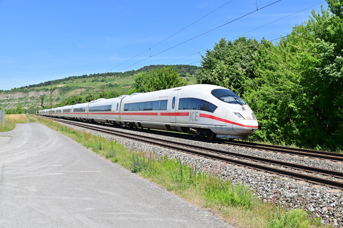 Zu meiner Überraschung war mal wieder die SFS gesperrt und so gab es reichlich ICE auf den Kbs 800 in dem Fall waren es die Triebzüge Tübingen und Freiburg Breisgau der Baureihe 403 am Dienstag den 14. Juno 2022