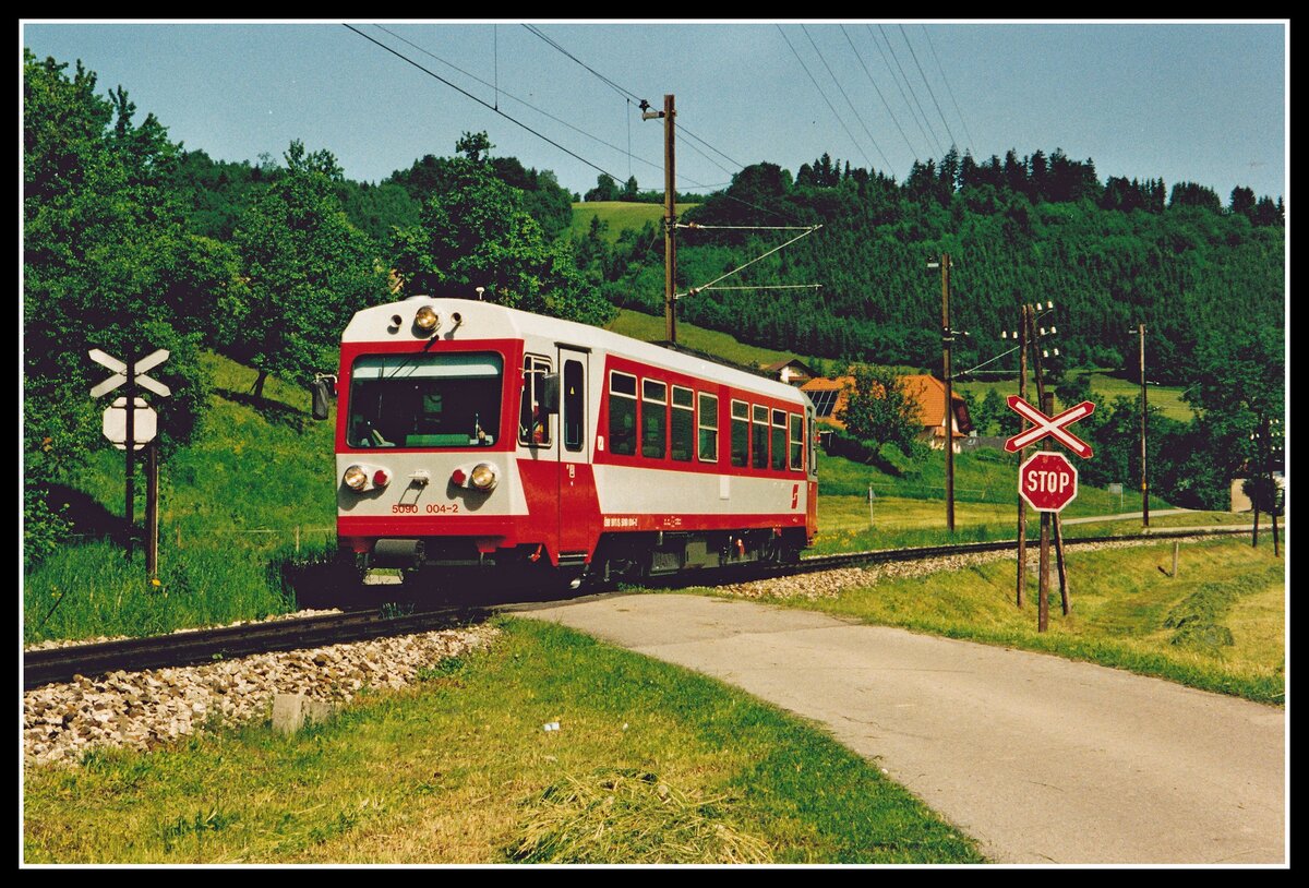 Zu ÖBB - Zeiten gab es auf der Mariazellerbahn auch Dieselbetrieb. Mein Bild des 5090.004 als Z6821 bei Mainburg aufgenommen am 19.05.1999 belegt diese Aussage.