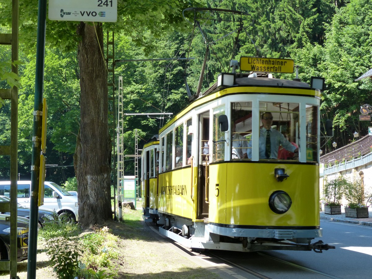 Zu Pfingsten waren auch die historischen Fahrzeuge unterwegs.Hier am Forsthaus in Richtung Lichtenhainer Wasserfall.08.06.2014.