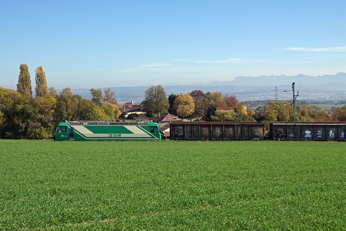 Zuckerrübenkampagne 2017
MBC/BAM: Letzte Zuckerrübenkampagne für die Chemin de fer Bière–Apples–Morges.
Impressionen vom 17. Oktober 2017, verewigt anlässlich des MINI-BAHNBILDER-TREFFENS mit Stefan Wohlfahrt und Peter Ackermann.
Leermaterialzug kurz vor dem Standort für den Verlad bei Reverolle.
Foto: Walter Ruetsch  