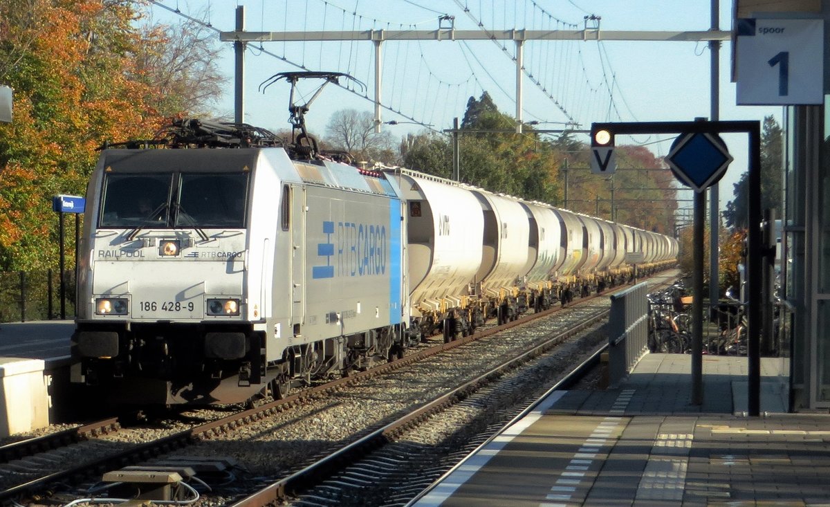 Zückerzug mit RTB 186 428 durchfahrt am 5 November 2020 Oisterwijk.