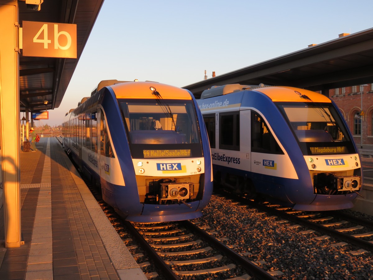 Züge des Harz Elbe Express nach Halle (Saale) und Magdeburg HBF am 22.04.2015 im Bahnhof von Halberstadt