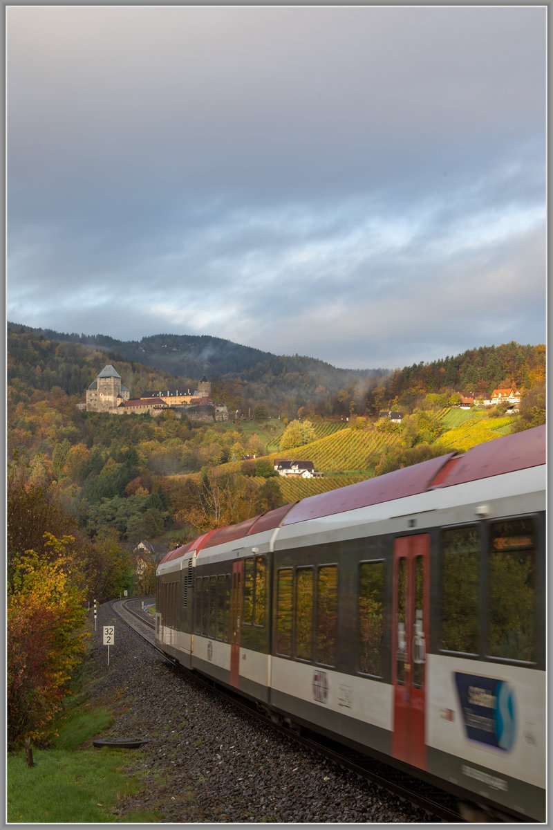 Zügig rollt dieser GTW 2/8 die Leibenfelder Höhe hinab in Richtung Deutschlandsberg.
7.11.2019
