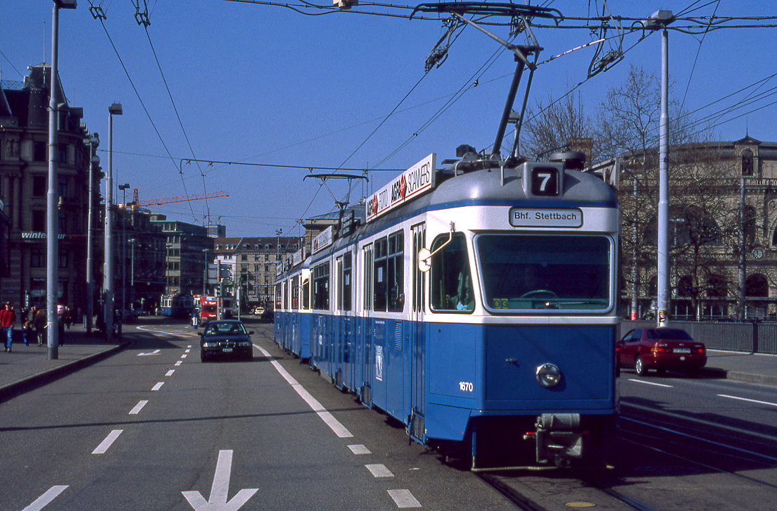 Zürich 1670 + 1658, Central, 11.03.2000.
