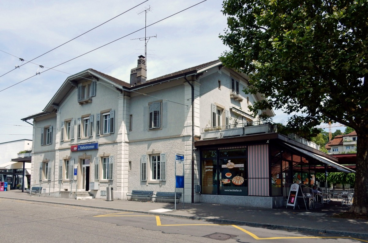 Zürich, Bahnhof Tiefenbrunnen - 31.07.2015