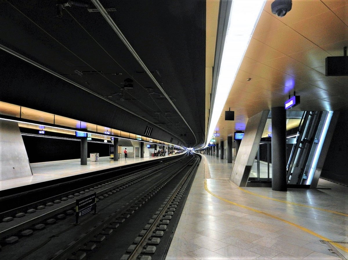 Zürich Hauptbahnhof, Durchmesserlinie. Die Zürcher Durchmesserlinie ist ein Generationenprojekt und eines der grössten Bauwerke im Bahnsystem Schweiz. Der neue Bahnhof liegt 16 Meter unter den Gleisen 4 - 9 des Hauptbahnhofes - 02.08.2014
