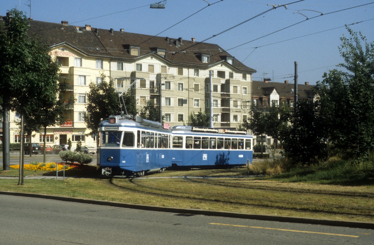 Zrich VBZ Tram 10 (Be 4/4 1423) Unterstrass, Schaffhauserstrasse / Irchelstrasse am 20. Juli 1990.