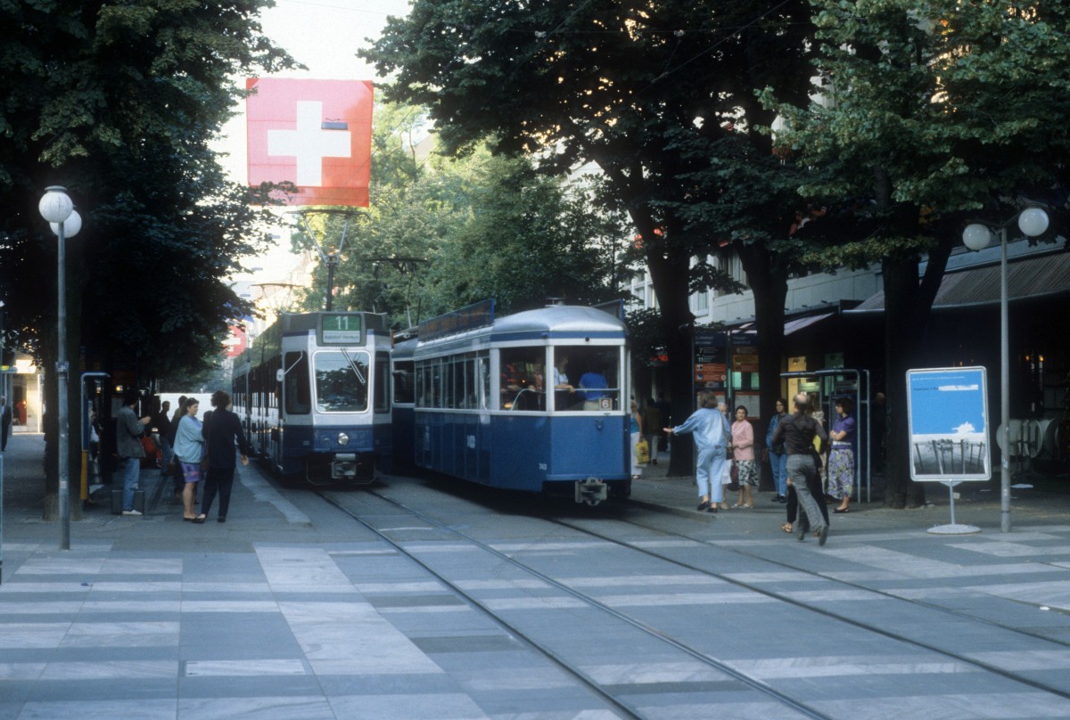 Zrich VBZ Tram 11 / Tram 6 Bahnhofstrasse am 20. Juli 1990.