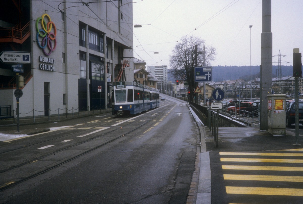 Zürich VBZ Tram 11 (SWS/BBC-Be 4/6 2042) Hofwiesenstrasse / Schulstrasse im Februar 1994.