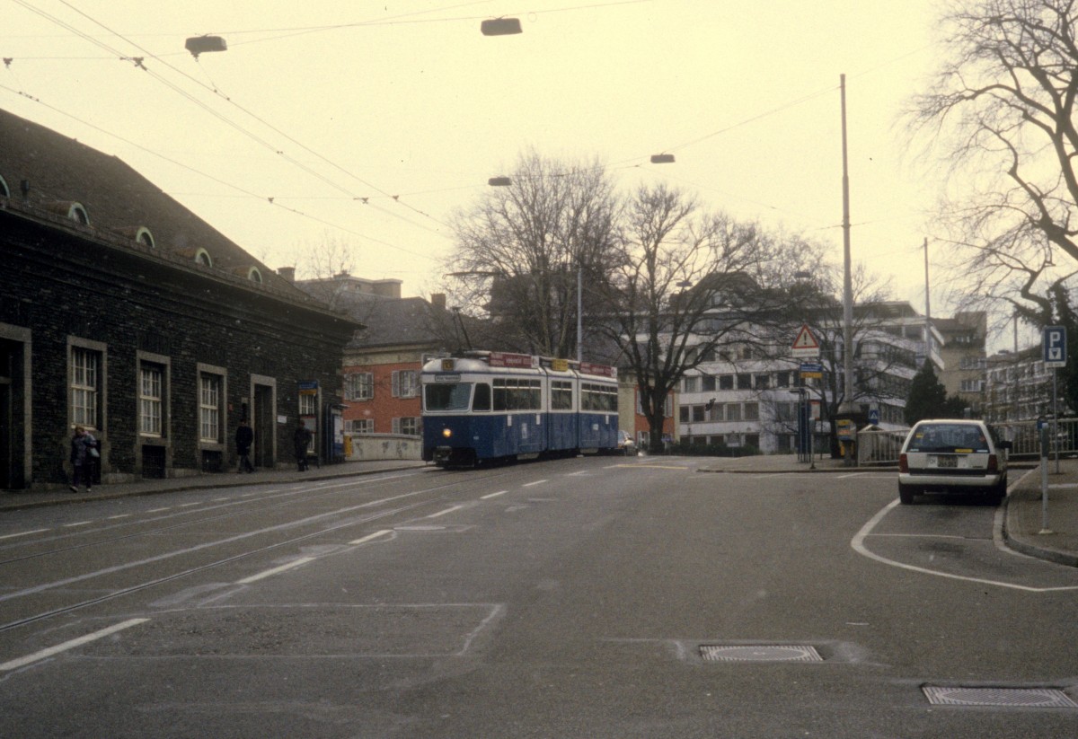Zürich VBZ Tram 13 Bahnhof Enge / Bederstrasse im Februar 1994.