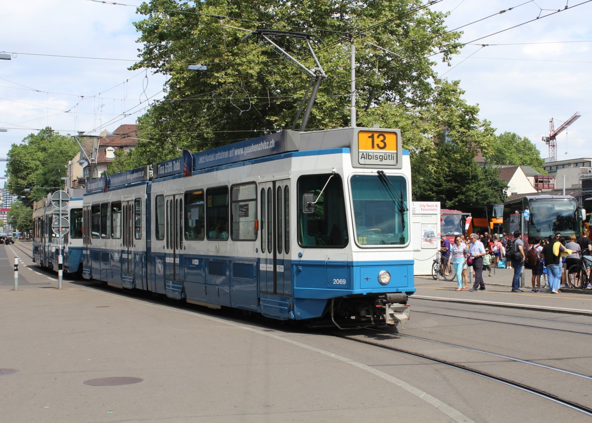 Zürich VBZ Tram 13 (SWP/SIG/BBC Be 4/6 2069) Limmatstrasse / Sihlquai am 13. Juli 2015.
