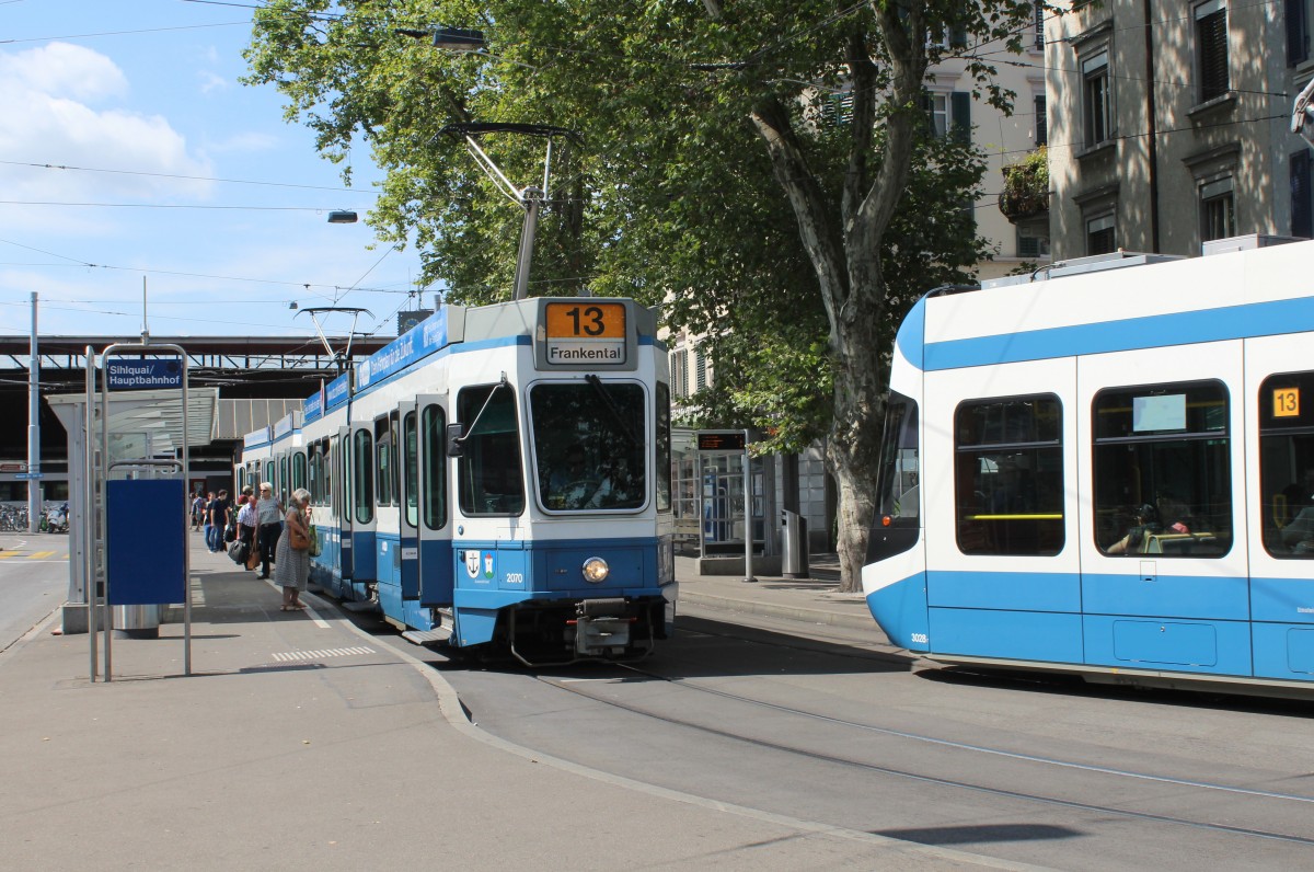 Zürich VBZ Tram 13 (SWP/SIG/BBC Be 4/6 2070) Sihlquai (Hst. Sihlquai/Hauptbahnhof) am 13. Juli 2015.
