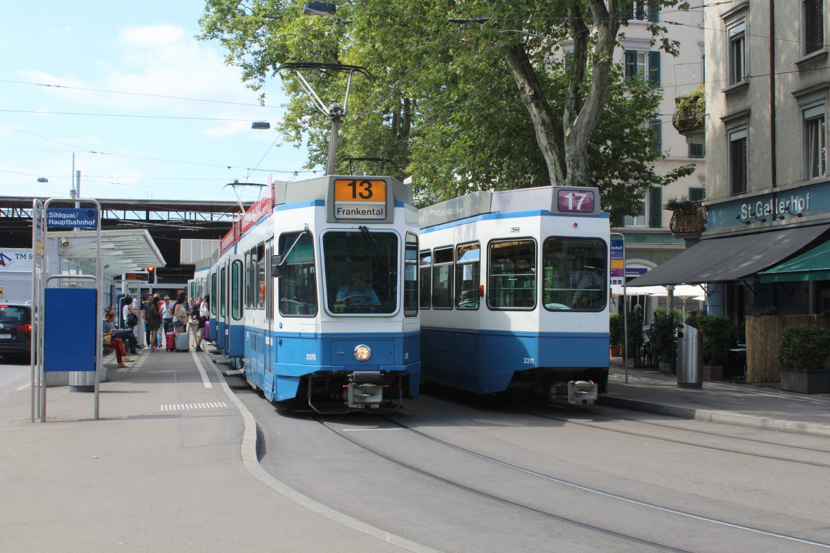 Zürich VBZ Tram 13 (SWP/SIG/BBC Be 4/6 2078) / Tram 17 (SWS/BBC Be 4/6 2311) Hst. Sihlquai / HB am 13. Juli 2015.