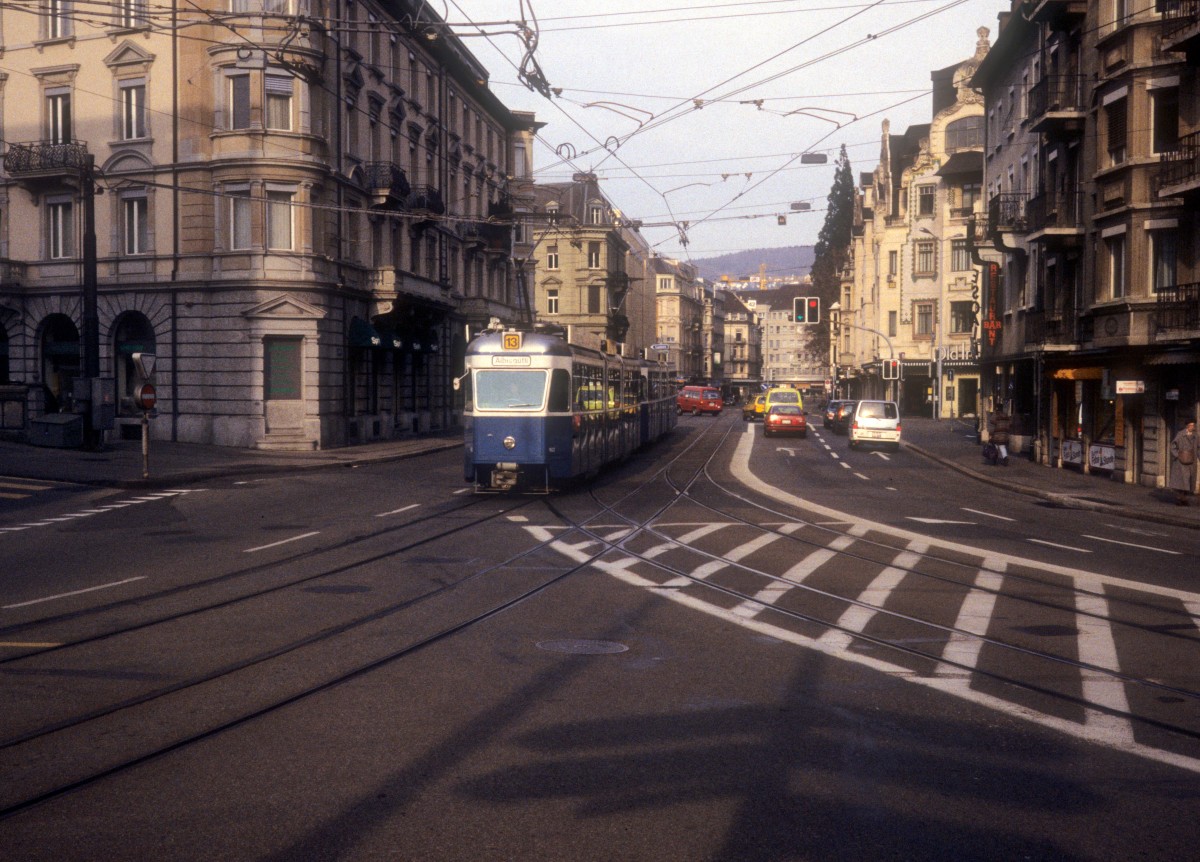 Zürich VBZ Tram 13 (SWS/BBC/SAAS-Be 4/6 1622) Bleicherweg / Ulmbergstrasse am 18. Februar 1994.