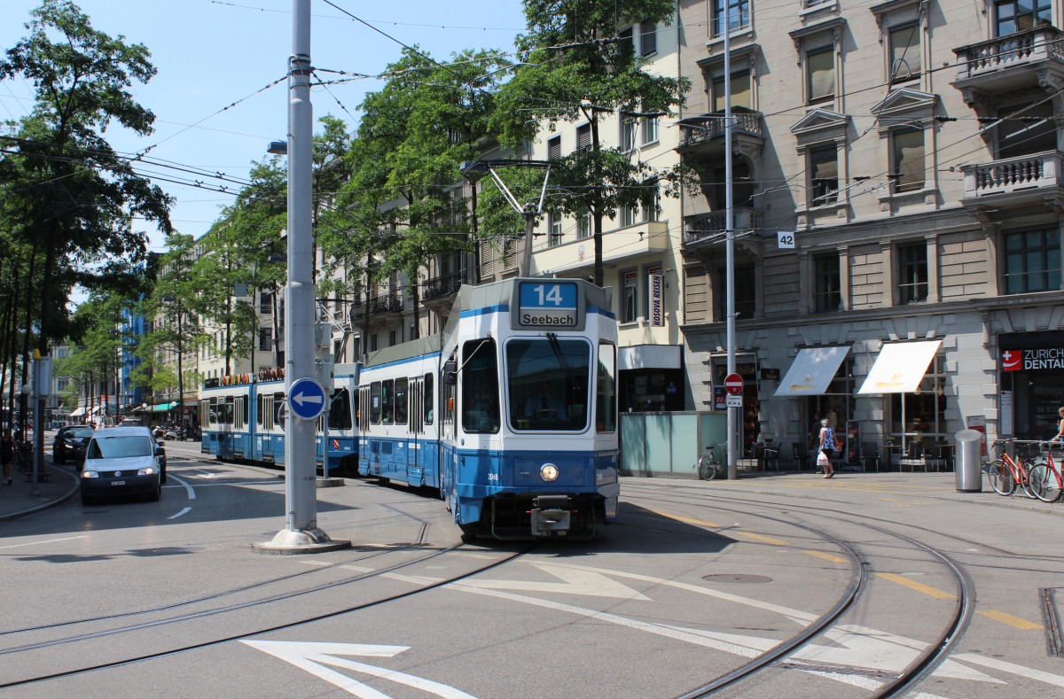 Zürich VBZ Tram 14 (SWP/SIG/BBC Be 4/6 2046 + SWS/BBC Be 4/6 2002) Löwenstrasse / Bahnhofplatz am 11. Juli 2015.