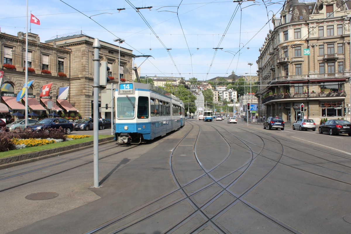 Zürich VBZ Tram 14 (SWS/BBC Be 4/6 2030) Bahnhofplatz am 12. Juli 2015.