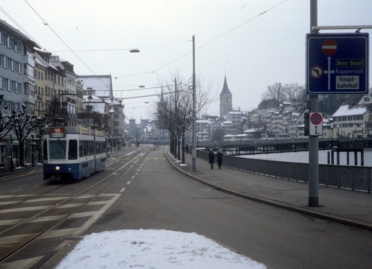 Zürich VBZ Tram 15 (Be 4/6 2066) Sihlquai am 6. März 2005.