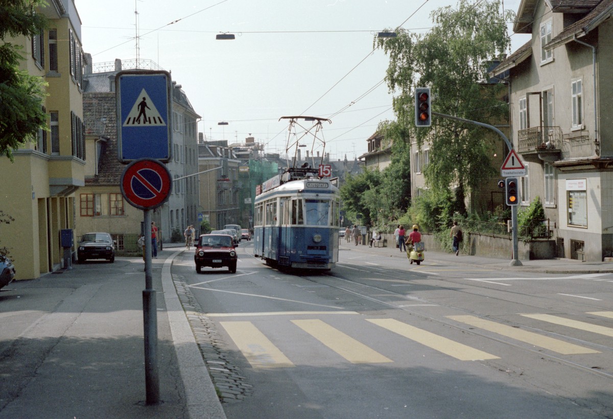 Zürich VBZ Tram 15 (SWS/BBC Be 4/4 1521) Asylstrasse am 14. Juli 1983. - Scan von einem Farbnegativ.