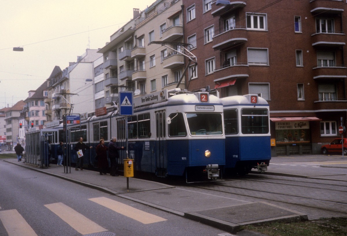 Zürich VBZ Tram 2 (Be 4/6 1611 / Be 4/6 1718) Badenerstrasse im Februar 1994.