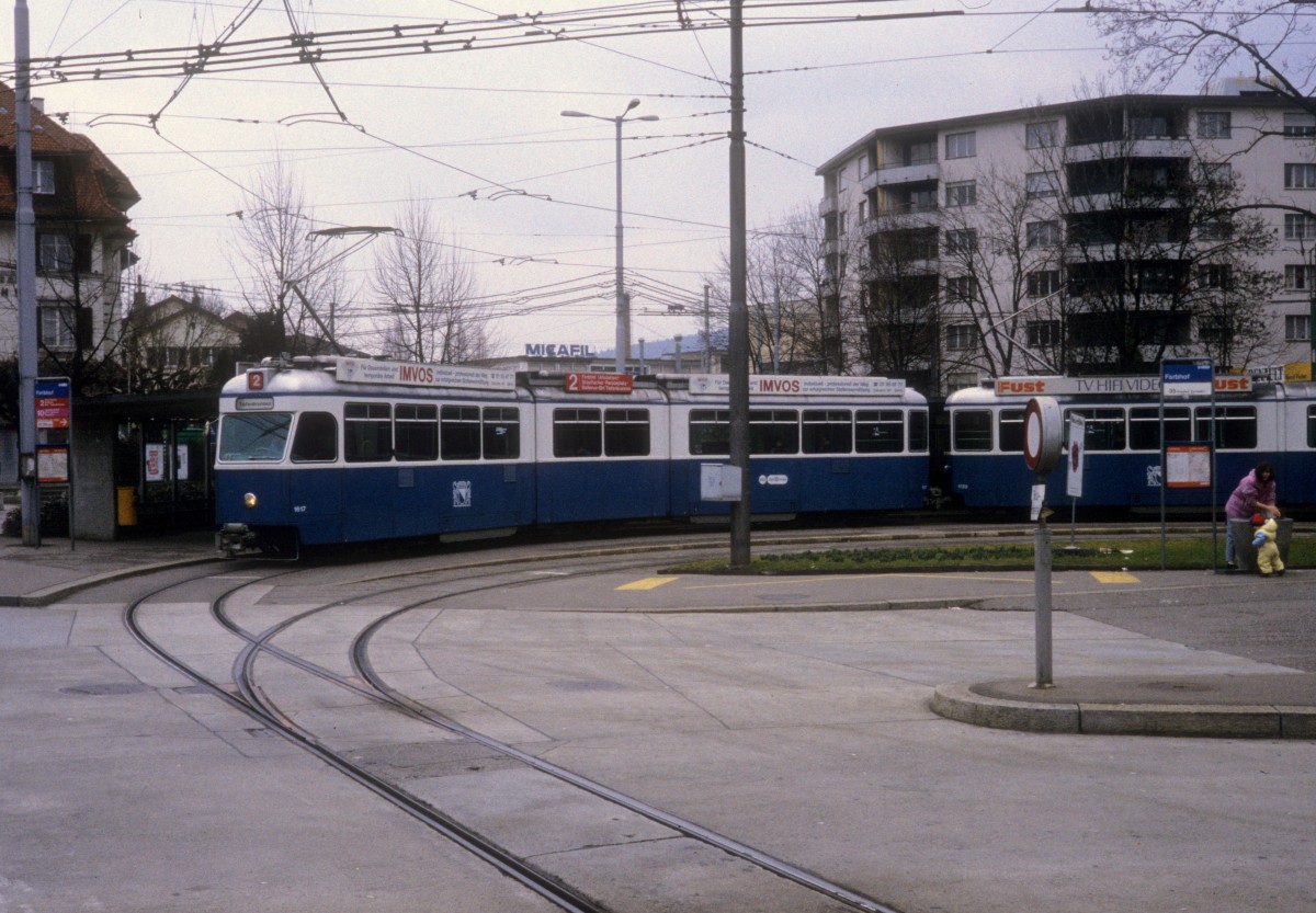 Zürich VBZ Tram 2 (Be 4/6 1617) Farbhof im Februar 1994.