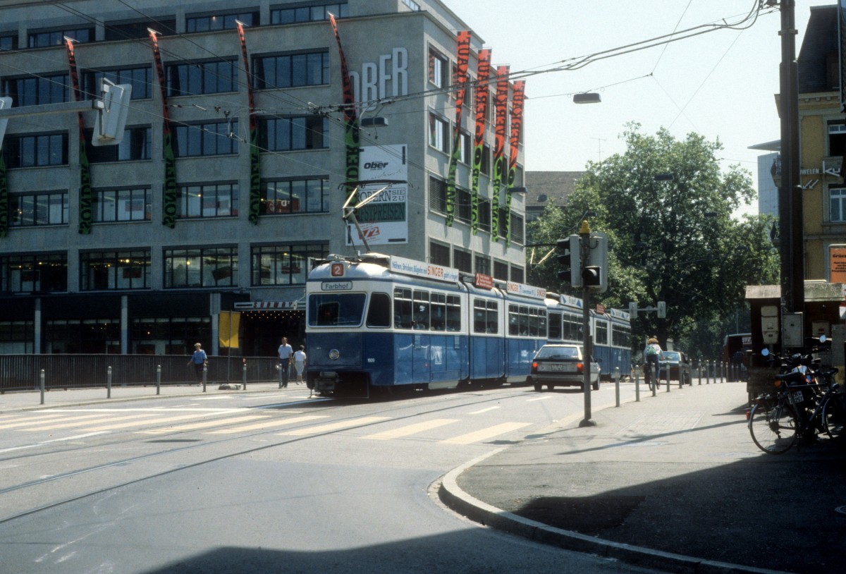 Zrich VBZ Tram 2 (SIG/MFO/SAAS-Be 4/6 1609) Sihlbrcke am 20. Juli 1990.