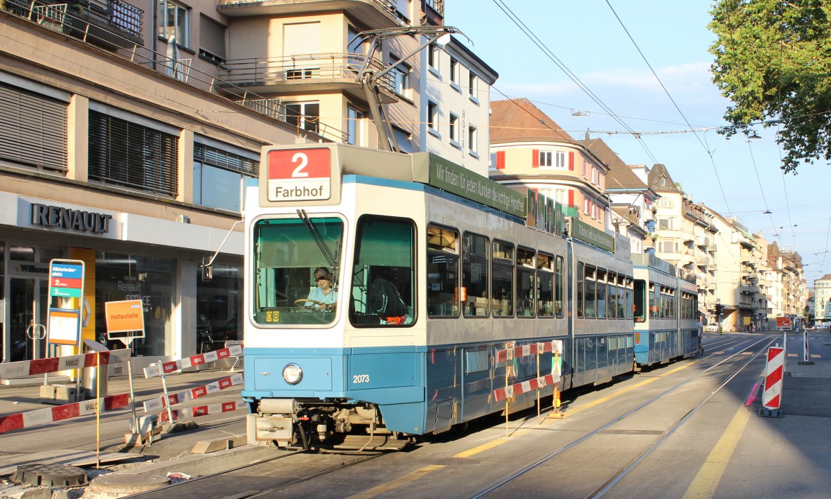 Zürich VBZ Tram 2 (SWP/SIG/BBC Be 4/6 2073) Badenerstrasse (Hst. Albisriederplatz) am 11. Juli 2015.