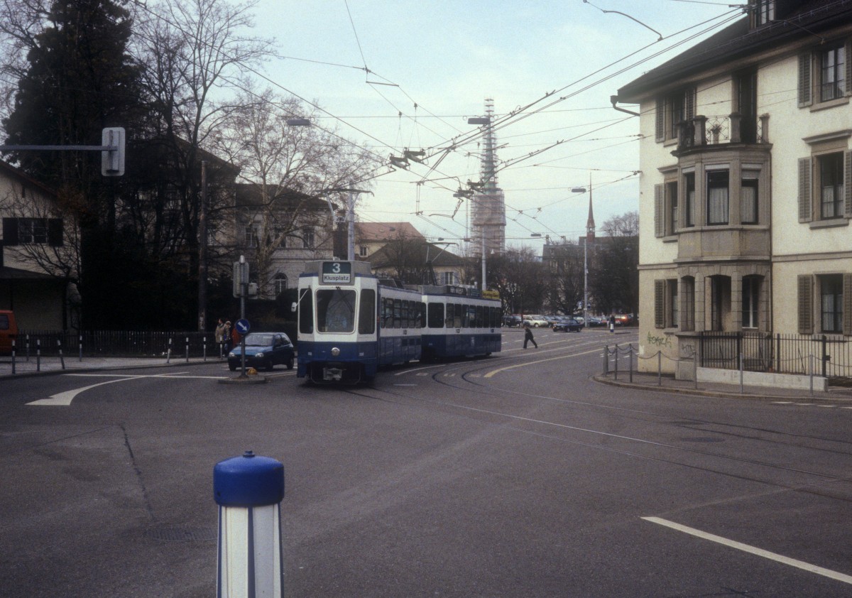 Zrich VBZ Tram 3 (Be 4/6 2088) Heimstrasse / Heimplatz im Februar 1994.